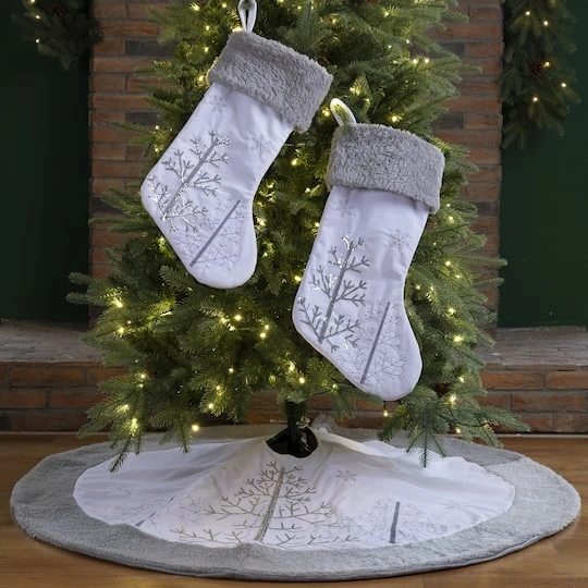 Glitzhome® White Fleece Christmas Stocking & Tree Skirt Set 3 Glitzhome® White Fleece Christmas Stocking & Tree Skirt Set - Image 3