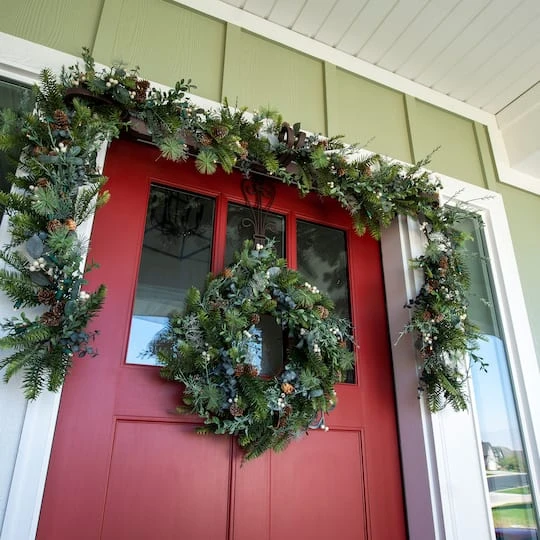 Village Lighting 24" Rustic White Berry Wreath 5 Village Lighting 24" Rustic White Berry Wreath - Image 5